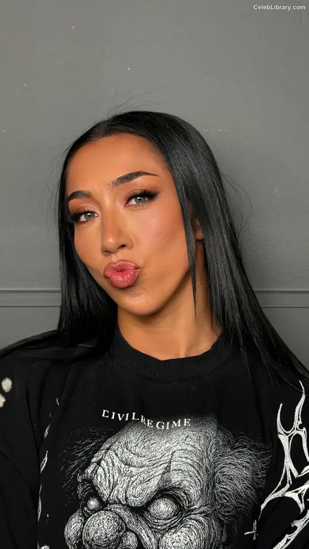 Indi Hartwell photo 7 of 884
