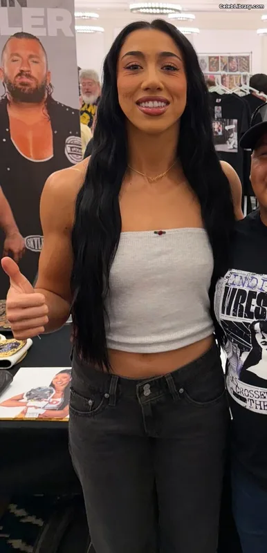 Indi Hartwell photo 14 of 884