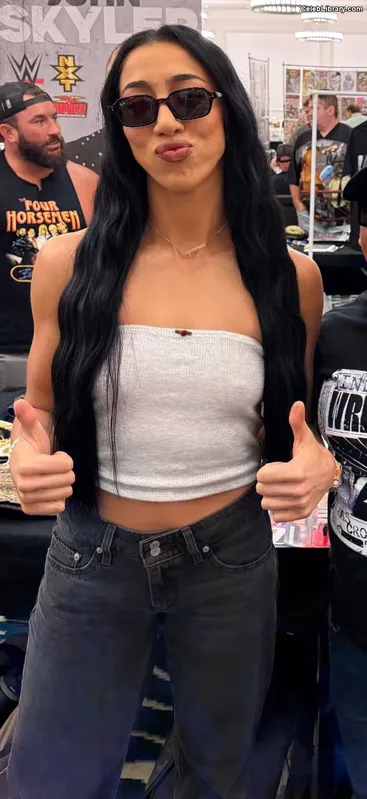Indi Hartwell photo 15 of 884