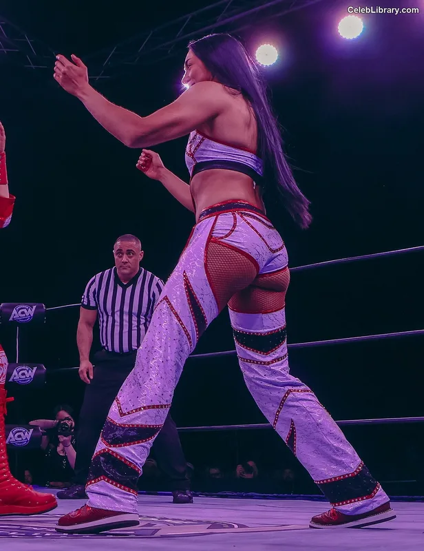 Indi Hartwell photo 22 of 884