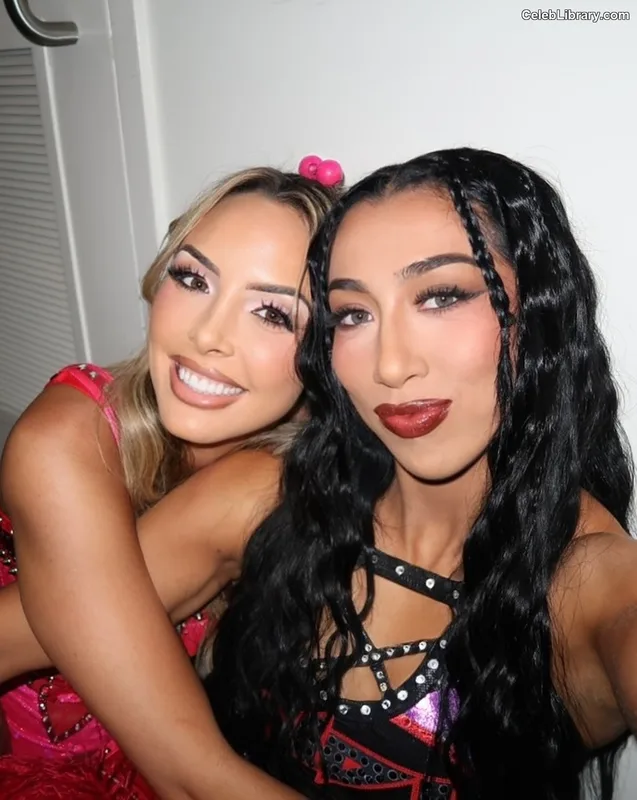Indi Hartwell photo 7 of 884