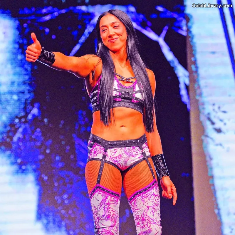 Indi Hartwell photo 8 of 884