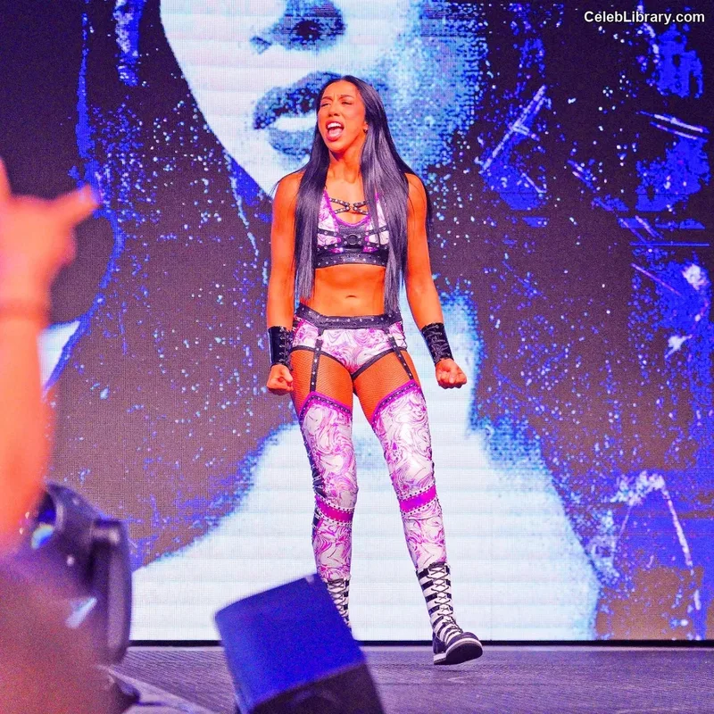 Indi Hartwell photo 9 of 884