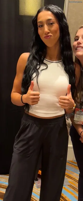 Indi Hartwell photo 11 of 884