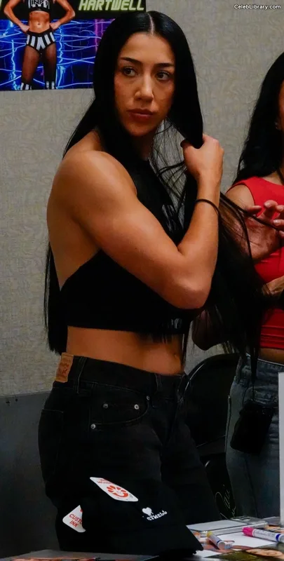 Indi Hartwell photo 18 of 884