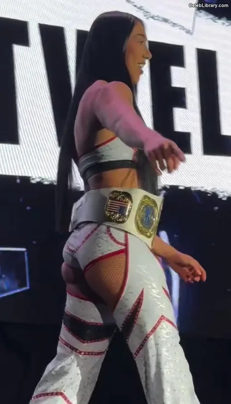 Indi Hartwell photo 10 of 884
