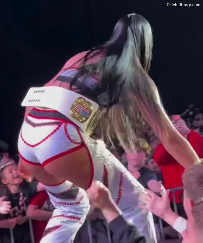 Indi Hartwell photo 19 of 884