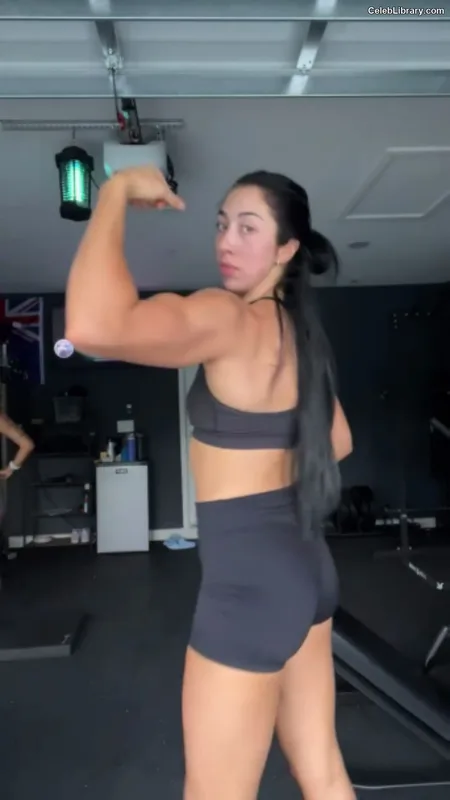 Indi Hartwell photo 8 of 884