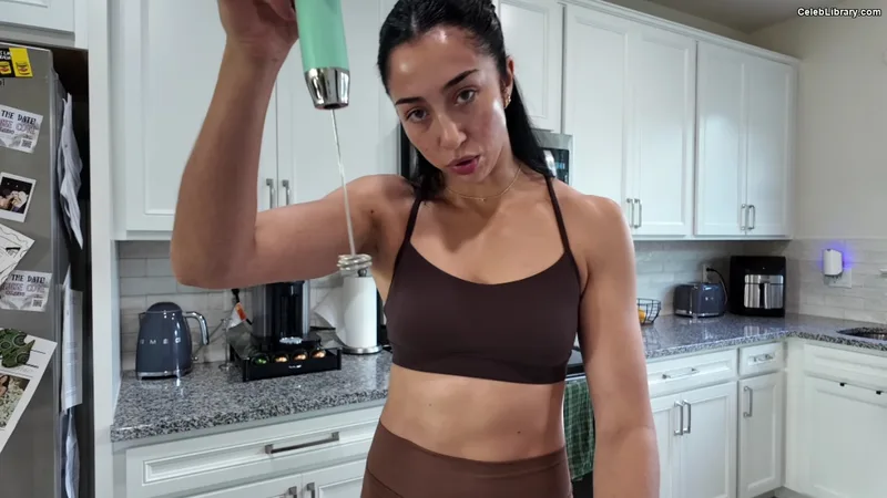Indi Hartwell photo 8 of 884