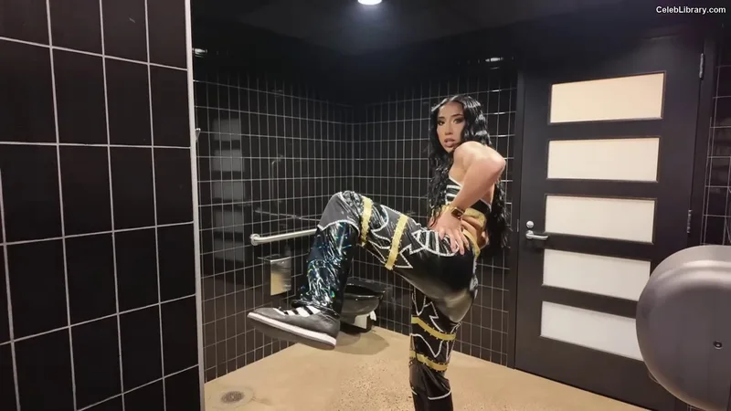 Indi Hartwell photo 18 of 884