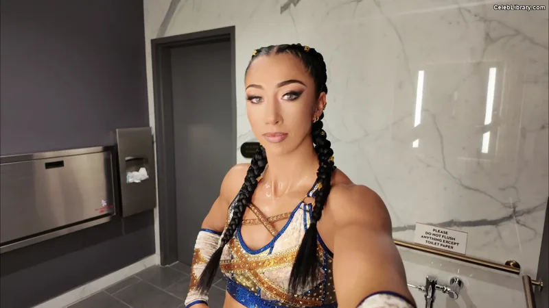 Indi Hartwell photo 9 of 884