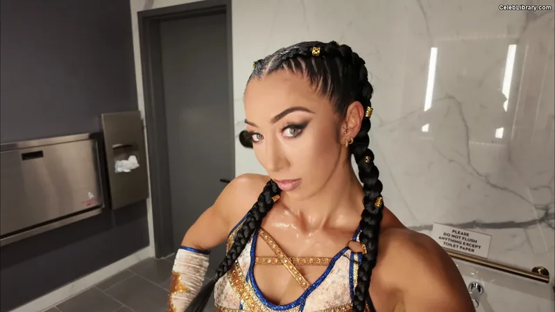 Indi Hartwell photo 10 of 884