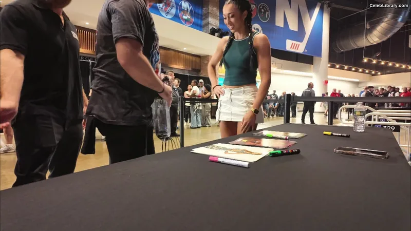 Indi Hartwell photo 14 of 884
