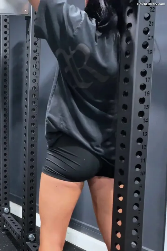 Indi Hartwell photo 16 of 884