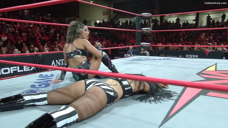 Indi Hartwell photo 19 of 884