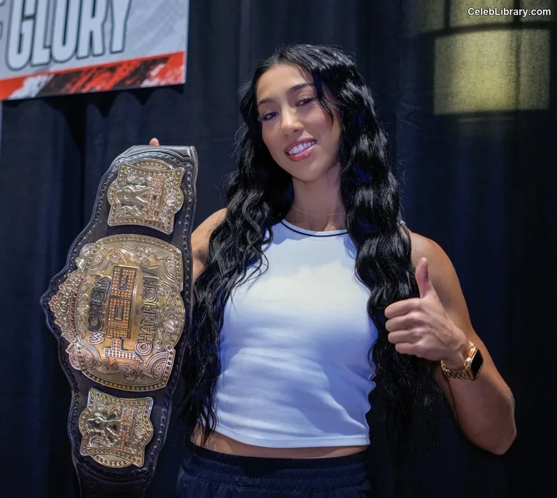 Indi Hartwell photo 24 of 884