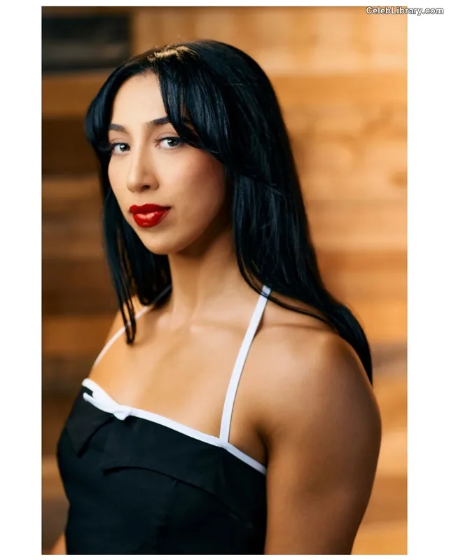 Indi Hartwell photo 1 of 884