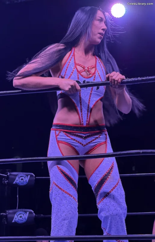 Indi Hartwell photo 2 of 884