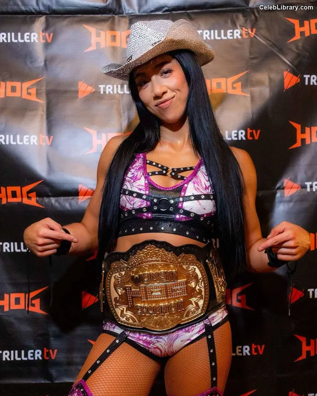 Indi Hartwell photo 5 of 884