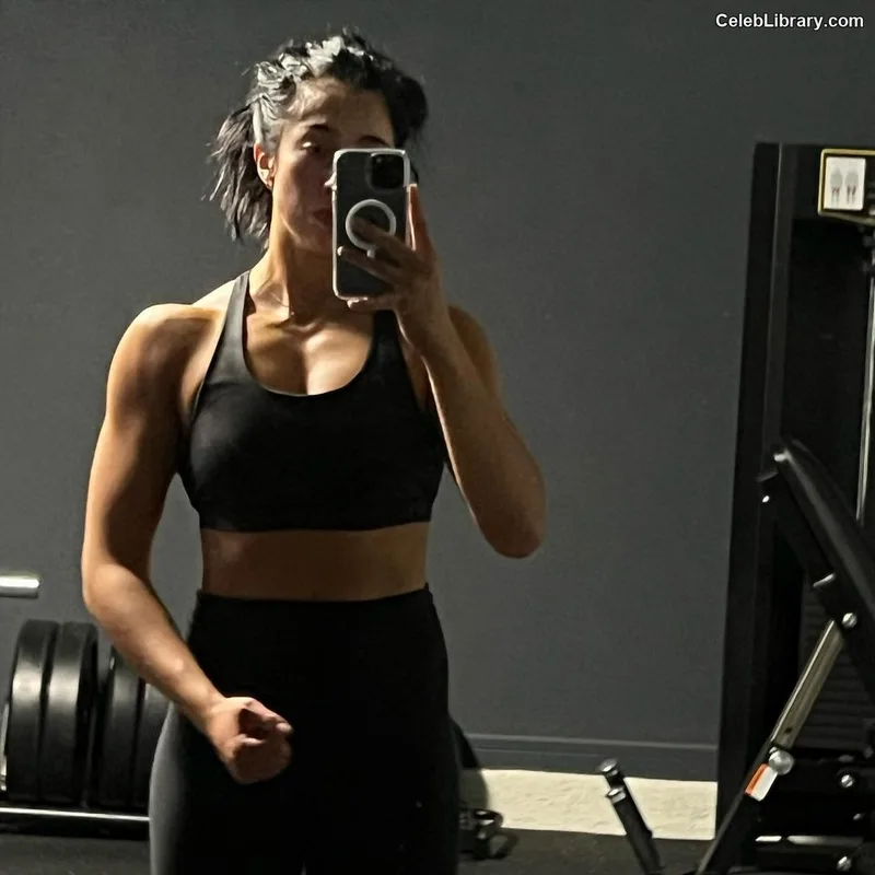 Indi Hartwell photo 8 of 884