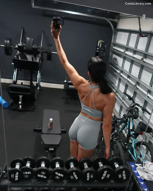 Indi Hartwell photo 17 of 884