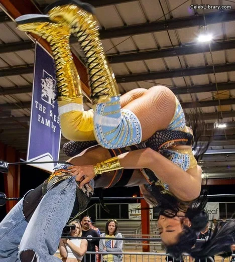 Indi Hartwell photo 16 of 884
