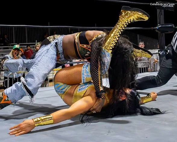 Indi Hartwell photo 17 of 884