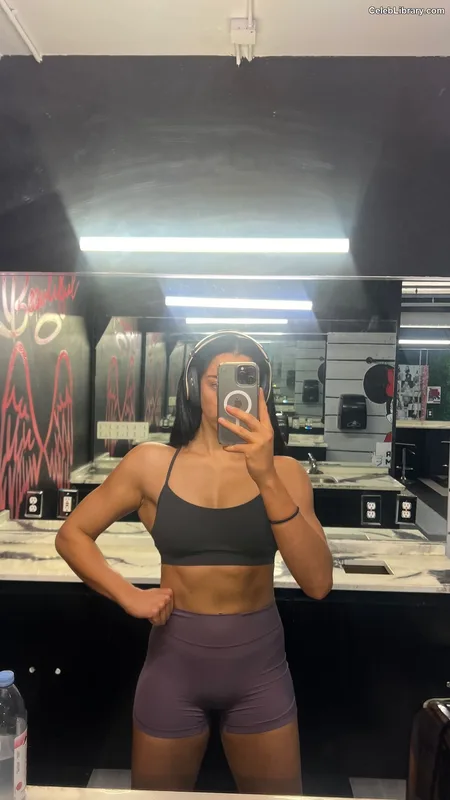 Indi Hartwell photo 18 of 884