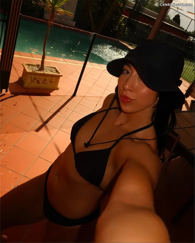 Indi Hartwell photo 1 of 884