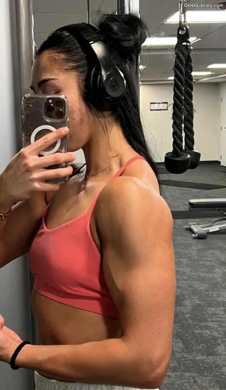 Indi Hartwell photo 8 of 884