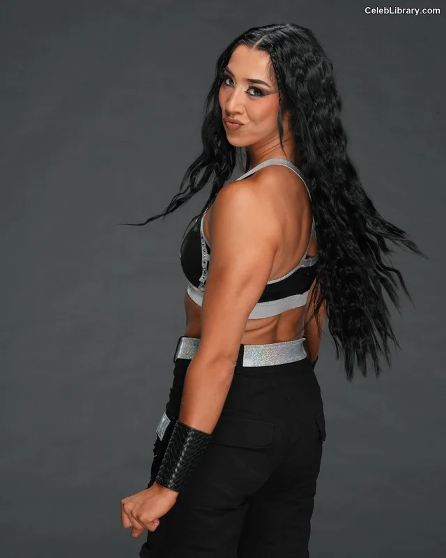Indi Hartwell photo 11 of 884