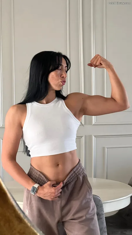 Indi Hartwell photo 16 of 884
