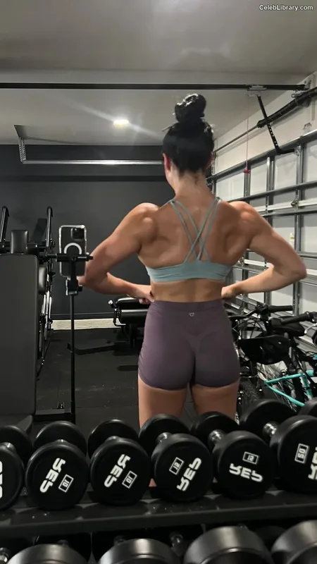 Indi Hartwell photo 3 of 884