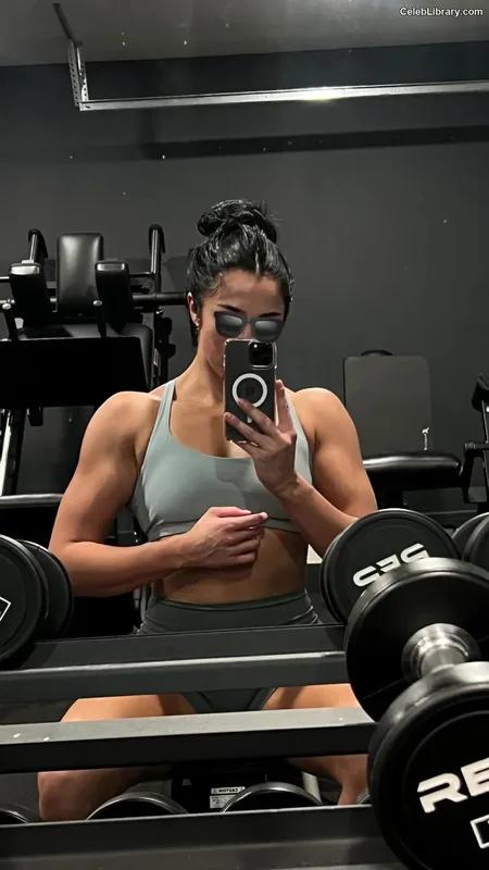 Indi Hartwell photo 16 of 884