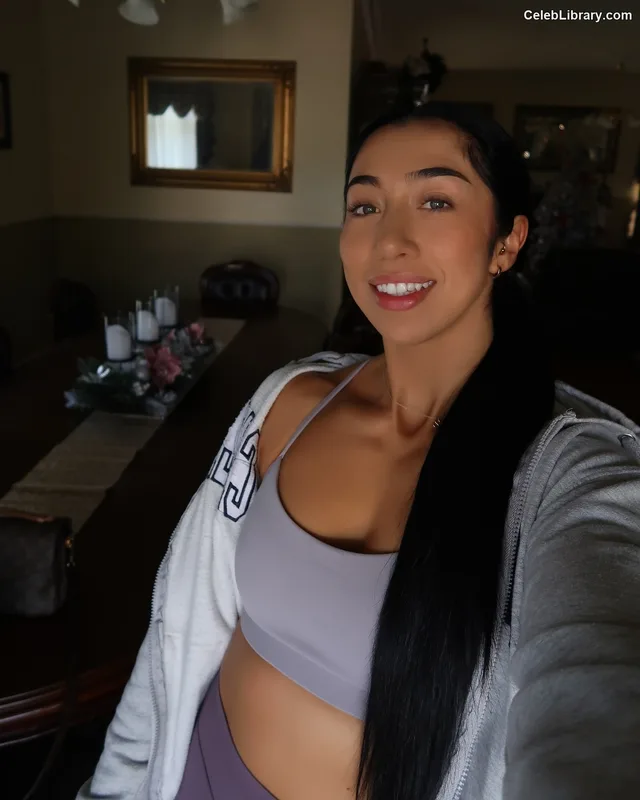 Indi Hartwell photo 10 of 884