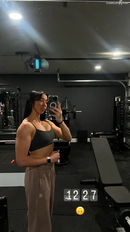 Indi Hartwell photo 16 of 884