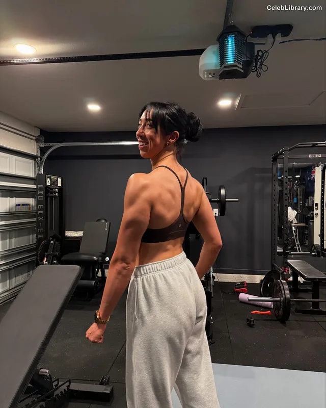 Indi Hartwell photo 22 of 884