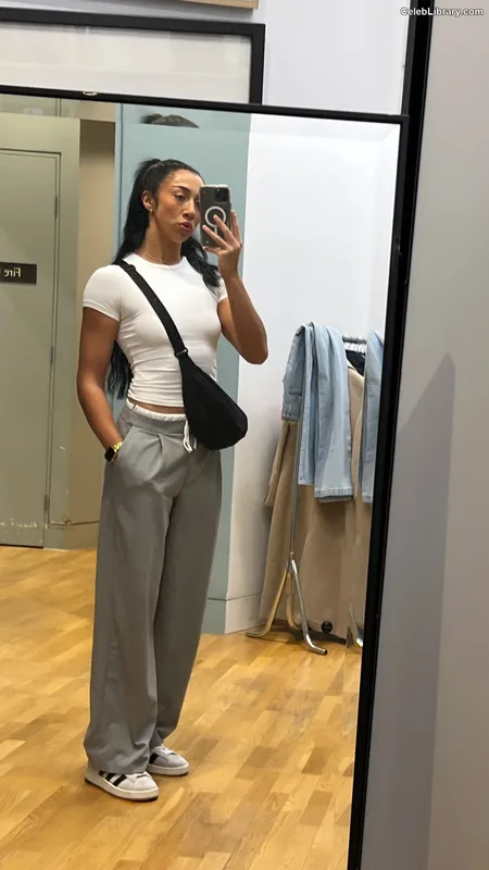 Indi Hartwell photo 3 of 884