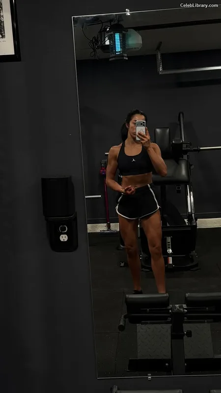 Indi Hartwell photo 9 of 884