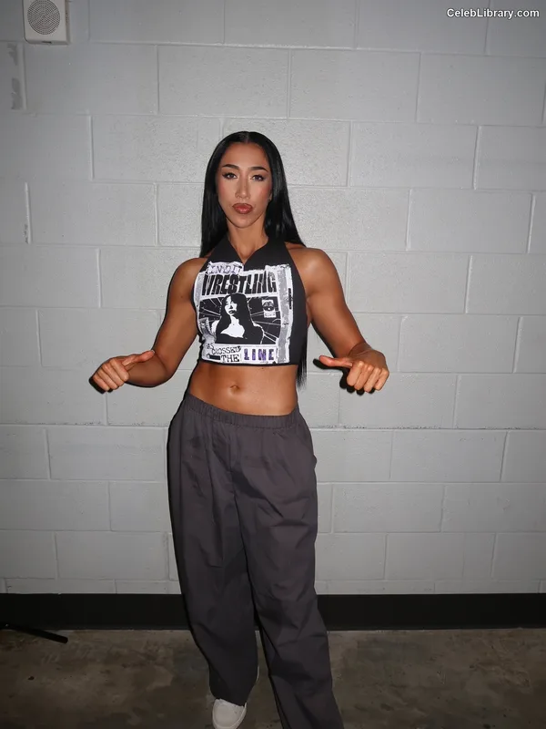 Indi Hartwell photo 15 of 884