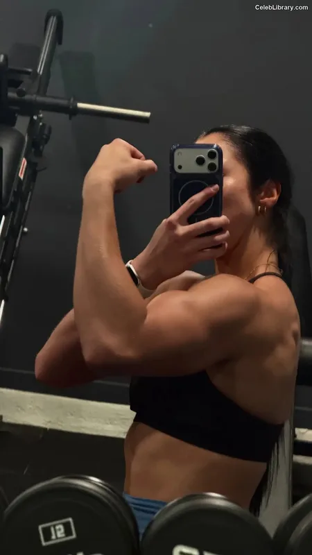 Indi Hartwell photo 22 of 884
