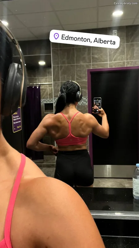 Indi Hartwell photo 11 of 884