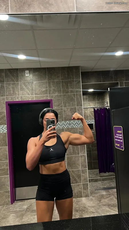 Indi Hartwell photo 12 of 884