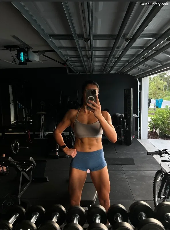 Indi Hartwell photo 17 of 884