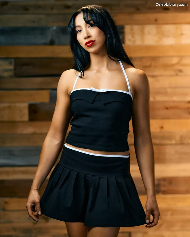 Indi Hartwell photo 20 of 884