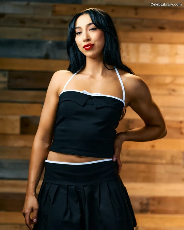 Indi Hartwell photo 21 of 884
