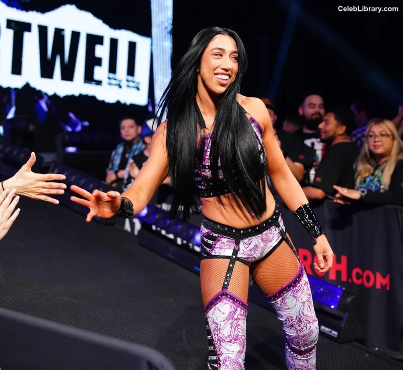 Indi Hartwell photo 15 of 884