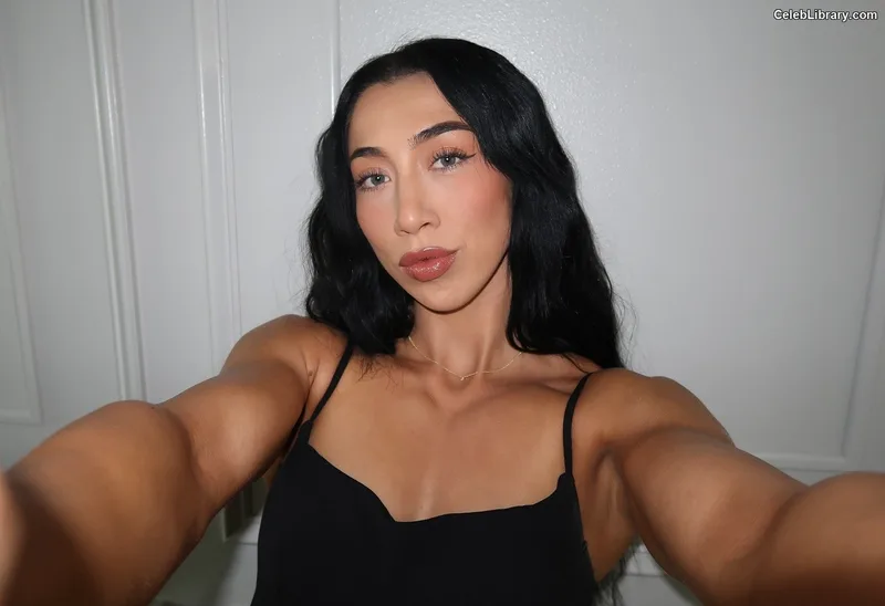Indi Hartwell photo 17 of 884