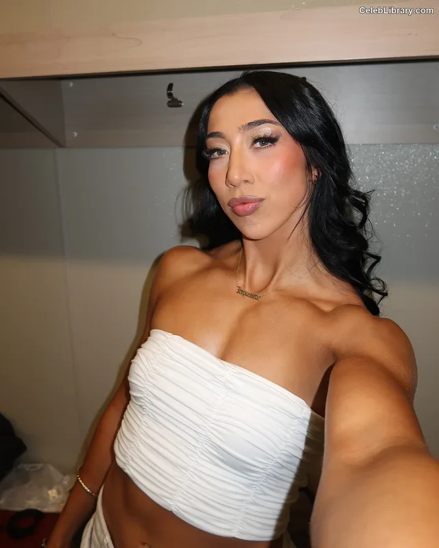 Indi Hartwell photo 21 of 884