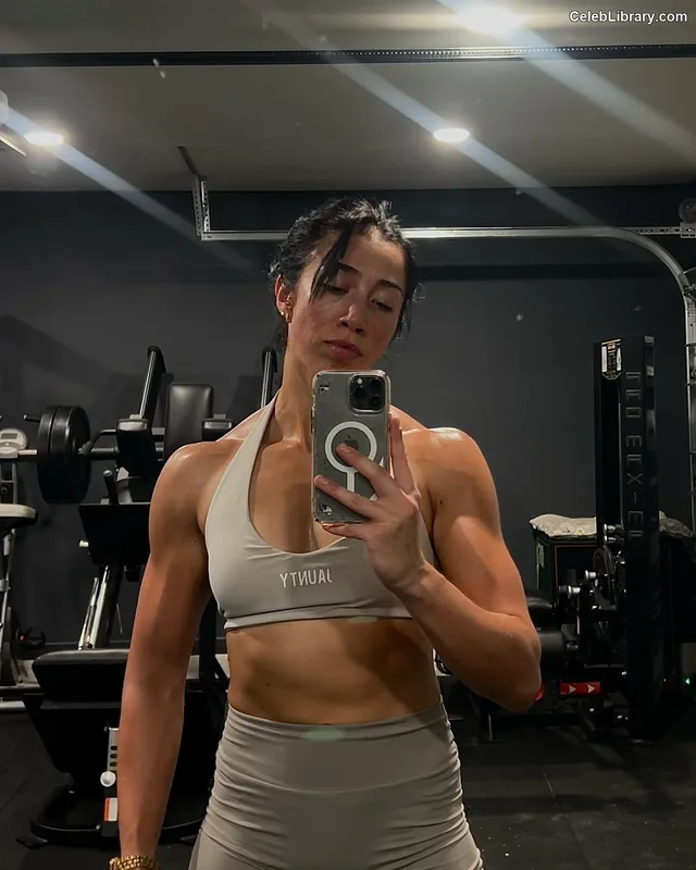 Indi Hartwell photo 22 of 884